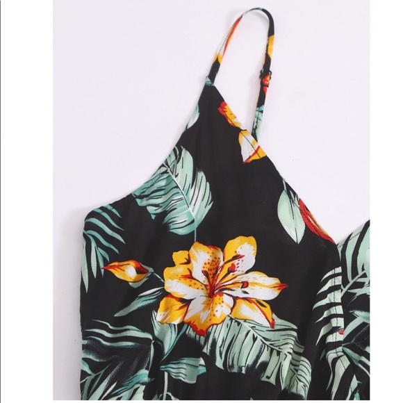 🍃LAST 1 M💕NWT Surplice Neck Tropical Romper💕 - Picture 5 of 5